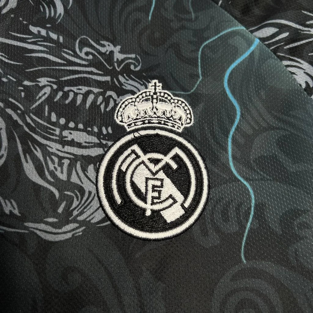 Real Madrid "Blitzdrache" Konzept 2025