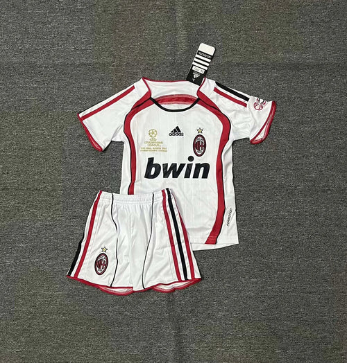 Kinder AC Milan Auswärts Retro Set 2006/07