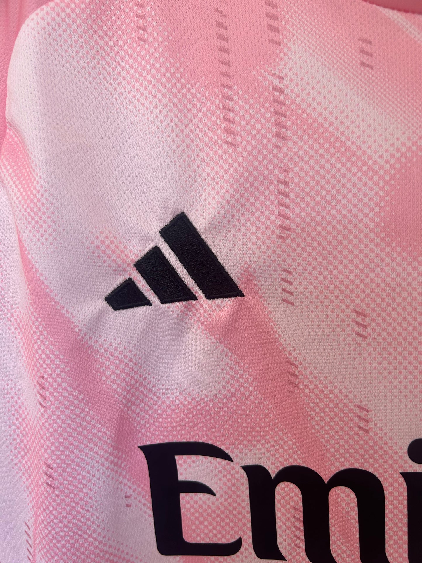 Real Madrid "Rosa" Konzept 2025