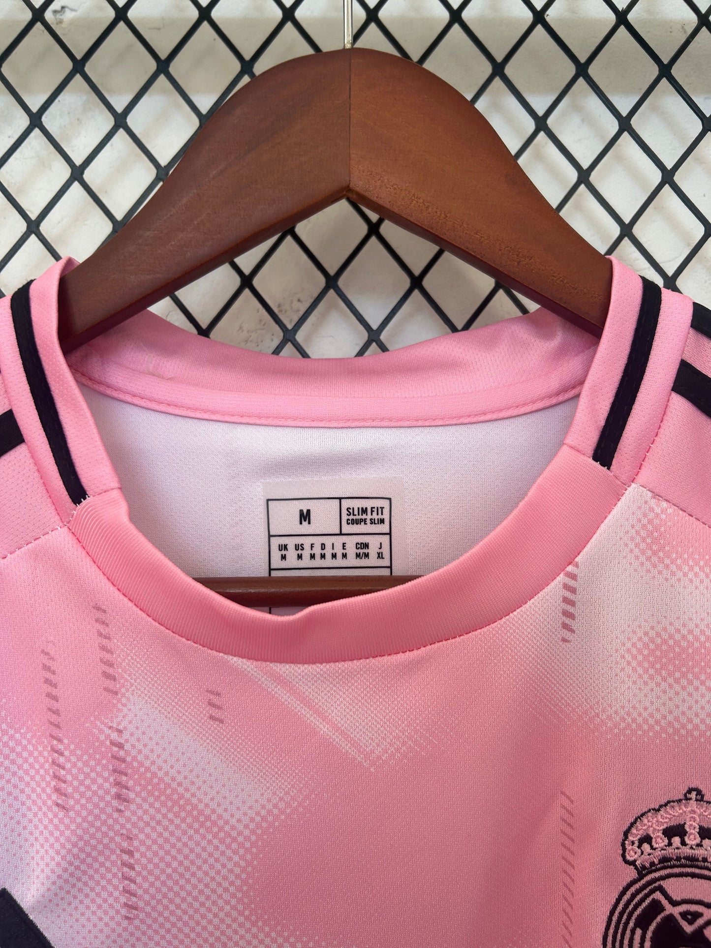 Real Madrid "Rosa" Konzept 2025